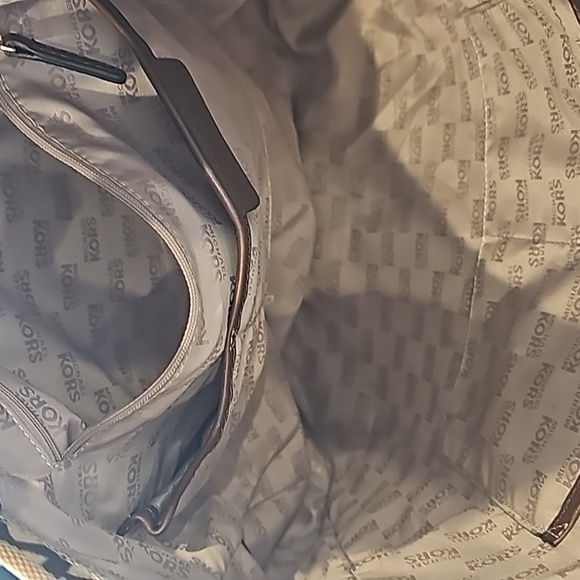 Michael kors purse - Picture 3 of 5